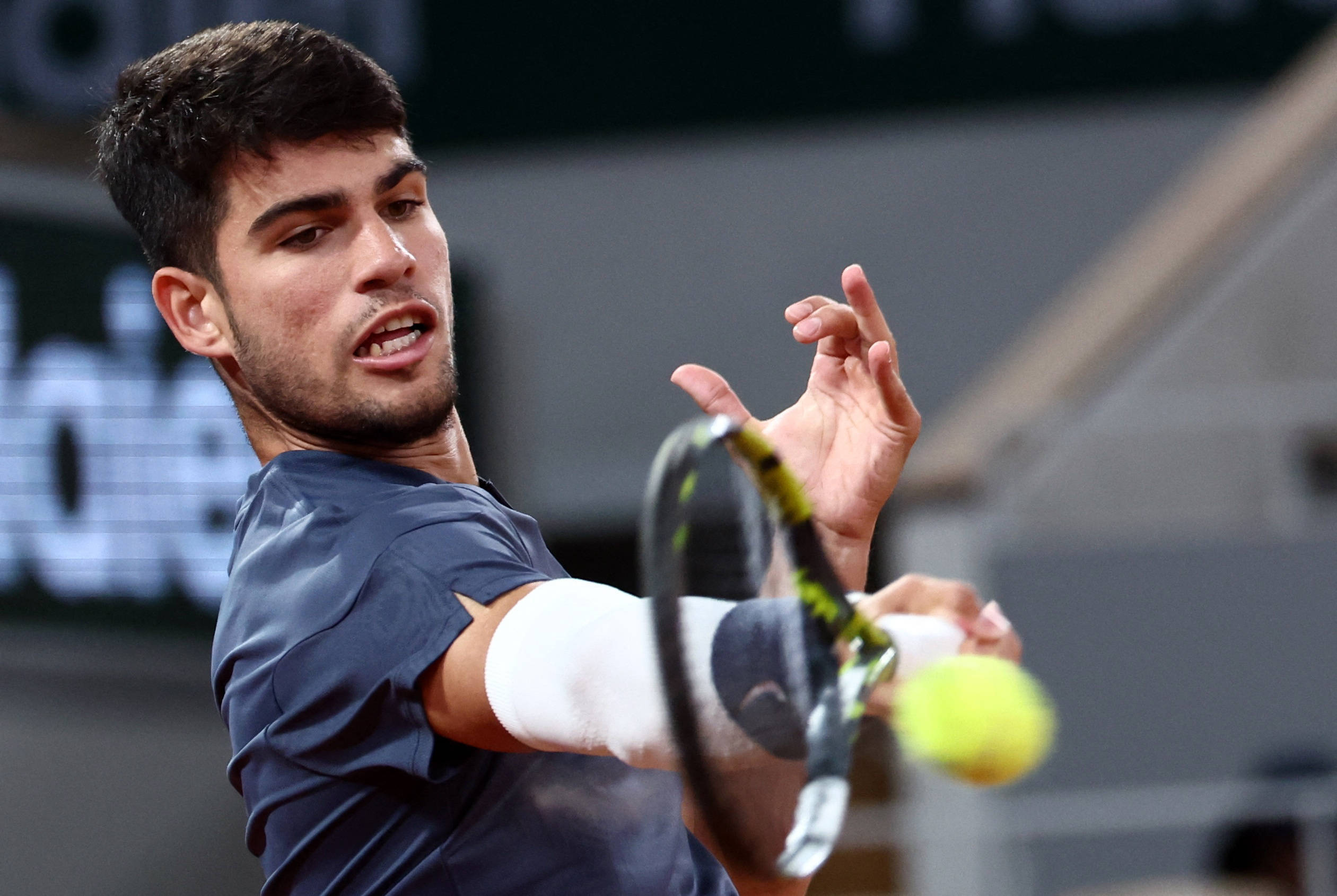 而当他从F 而当他从F