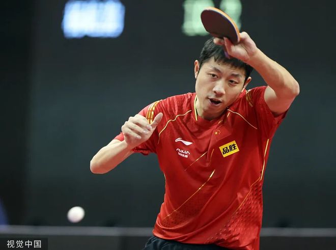 境中脱颖而 境中脱颖而